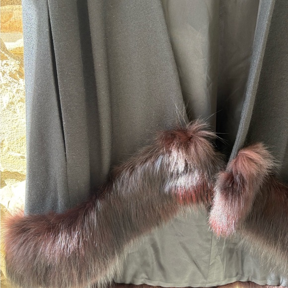 Claralura Original 50’s vintage  Black Cape with Fox Fur Trim one size fits most - Picture 5 of 8